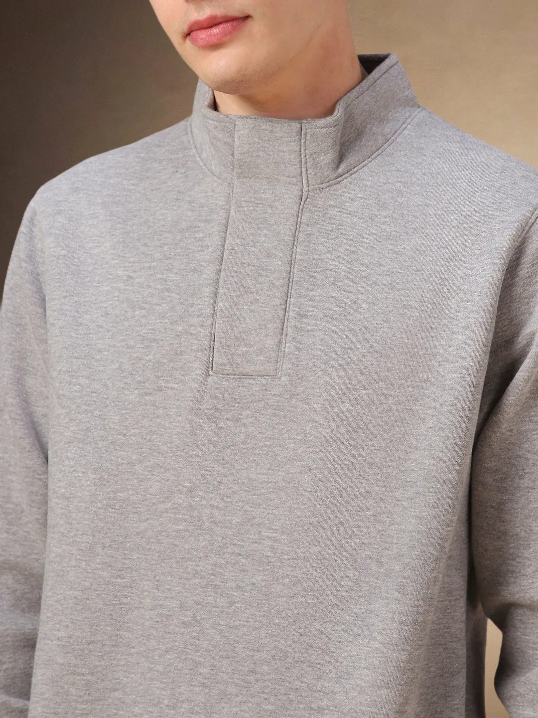 Men's Grey Solid Mock Neck Full Sleeves Sweatshirt